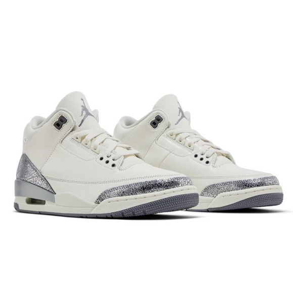 Jordan Shoes - Jordan 3 w
Sail metallic silver
Brand new
